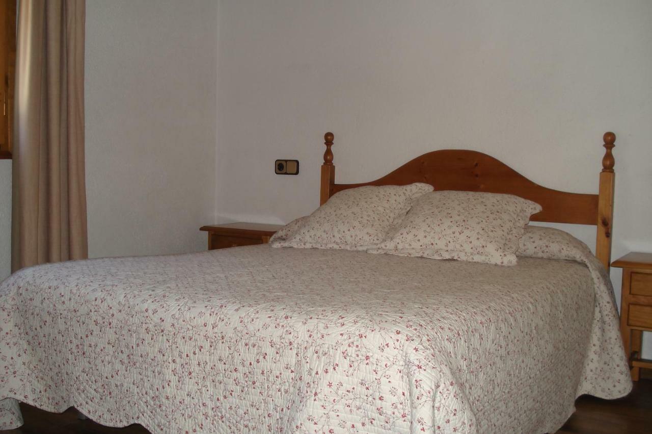 Apartaments Pont Romanic Espot Bagian luar foto